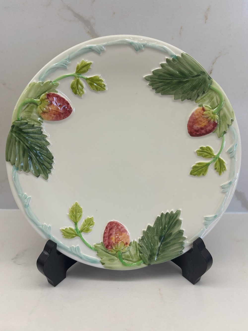 Set of 4 Williams Sonoma Hand-Painted Strawberry Leaf Lunch Plates Italy